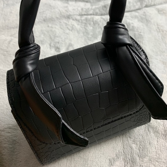 Boehemian knotted handle cross body bag - Picture 4 of 16